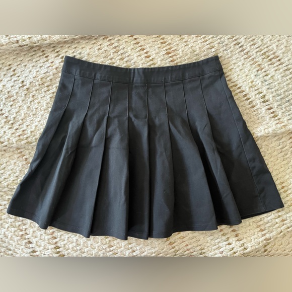 Black Pleated Mini Skirt - Picture 2 of 4